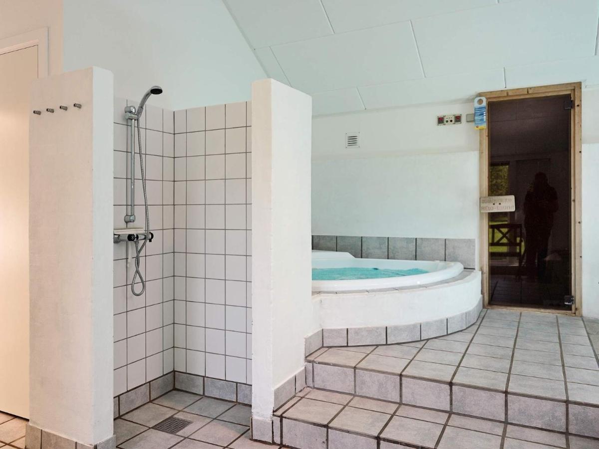 12 Person Holiday Home In Aakirkeby Vester Somarken Exterior foto